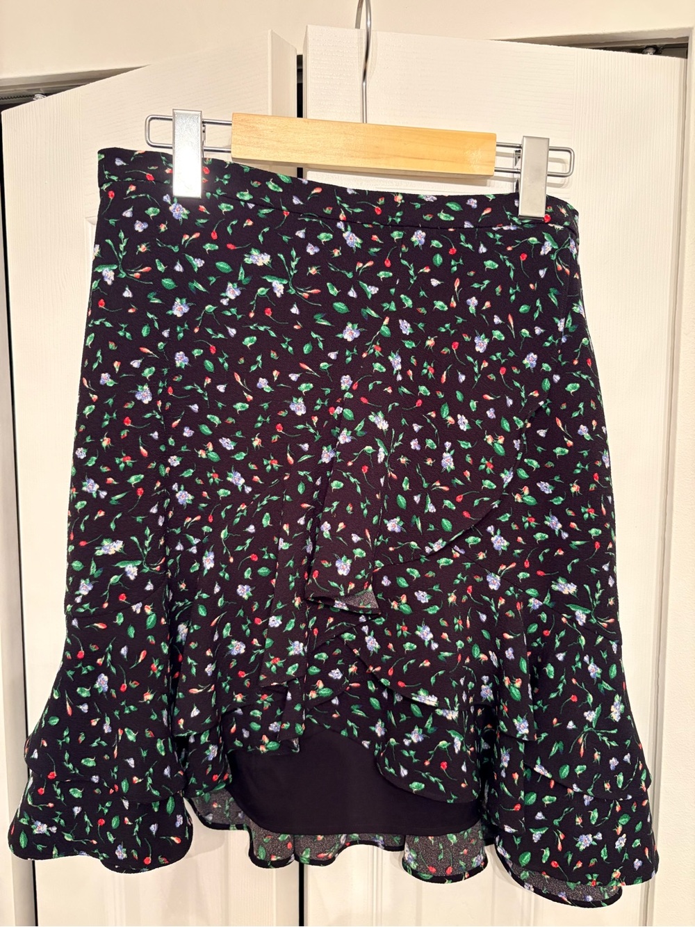 Club Monaco Black Floral Tiered Skirt, size 6